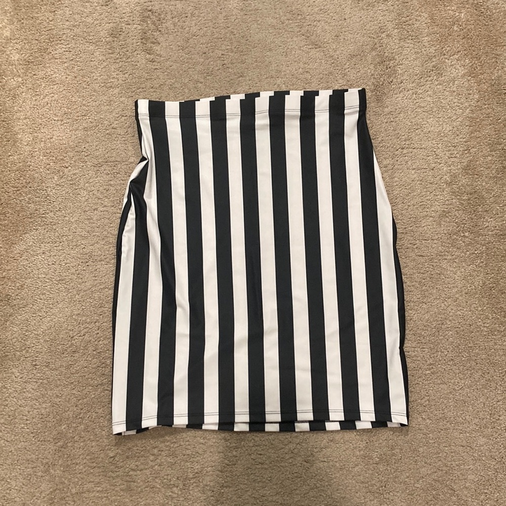 Stripped black and white midi skirt